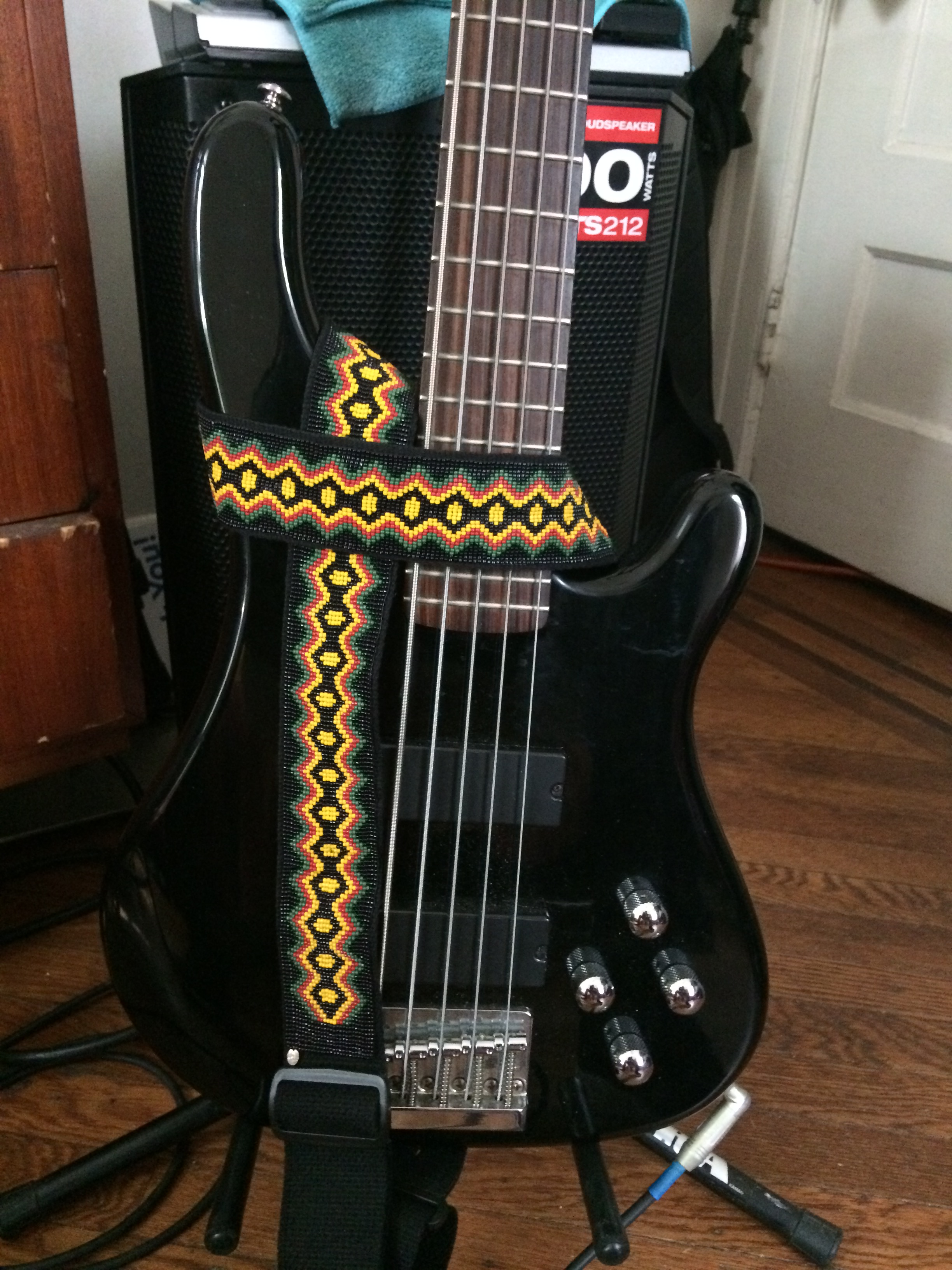 Reggae Rasta guitar strap Julia
                Lee